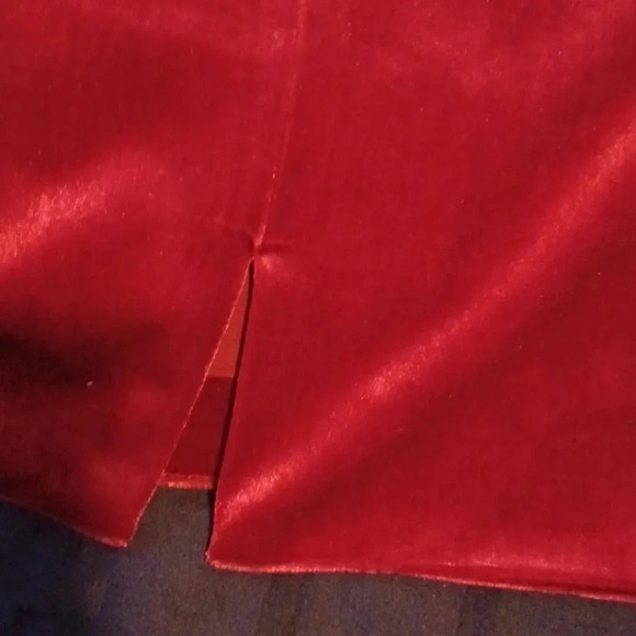 💙🐾Deep cherry velvet mini skirt with a slit - Picture 8 of 14